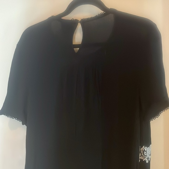 Knox Rose Black Mini Dress with White and Gold Embroidery size medium - Picture 5 of 6